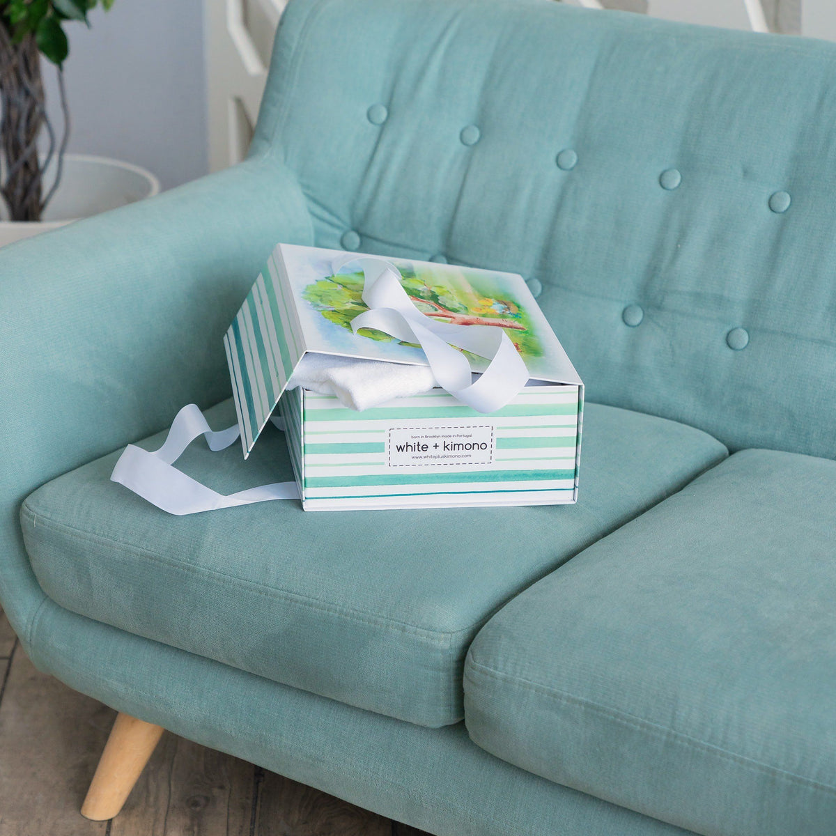 gift box white+kimono on the sofa